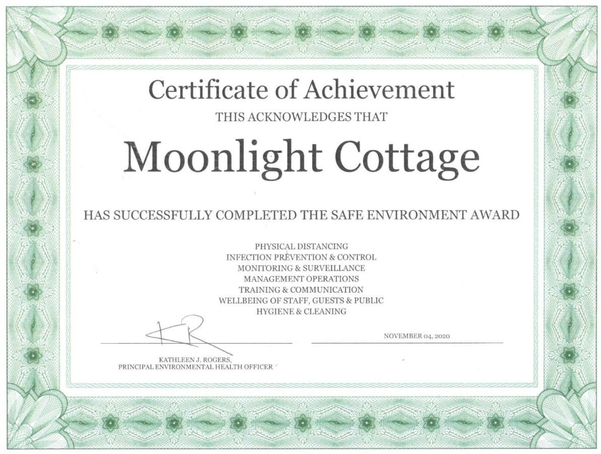 Moonlight Cottage East End Village 외부 사진