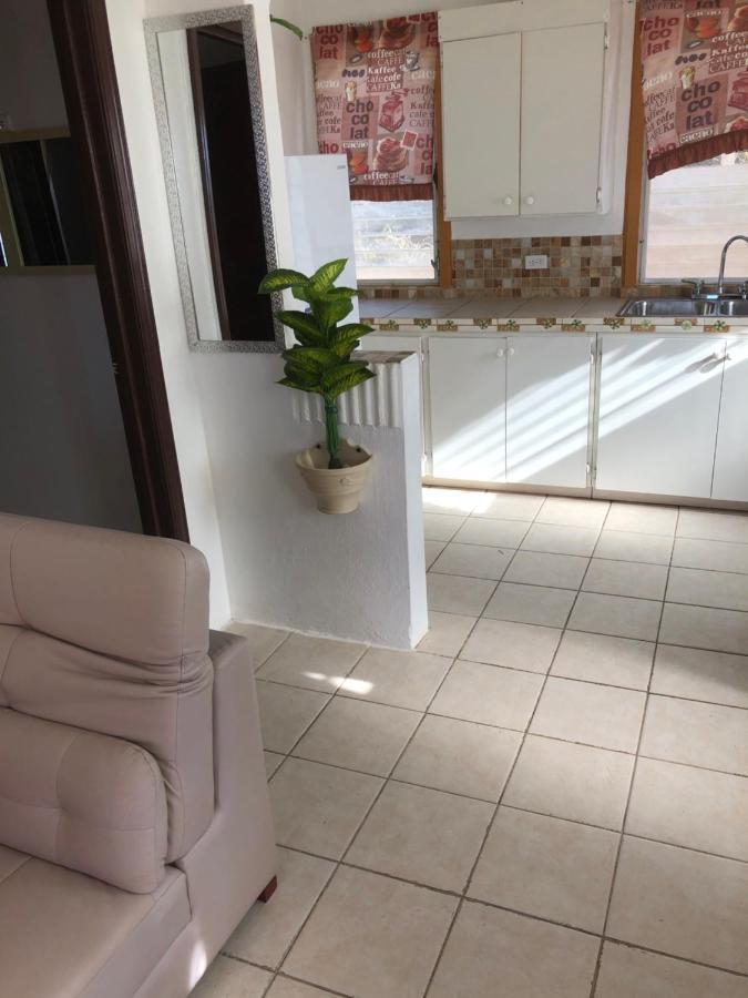 Moonlight Cottage East End Village 외부 사진