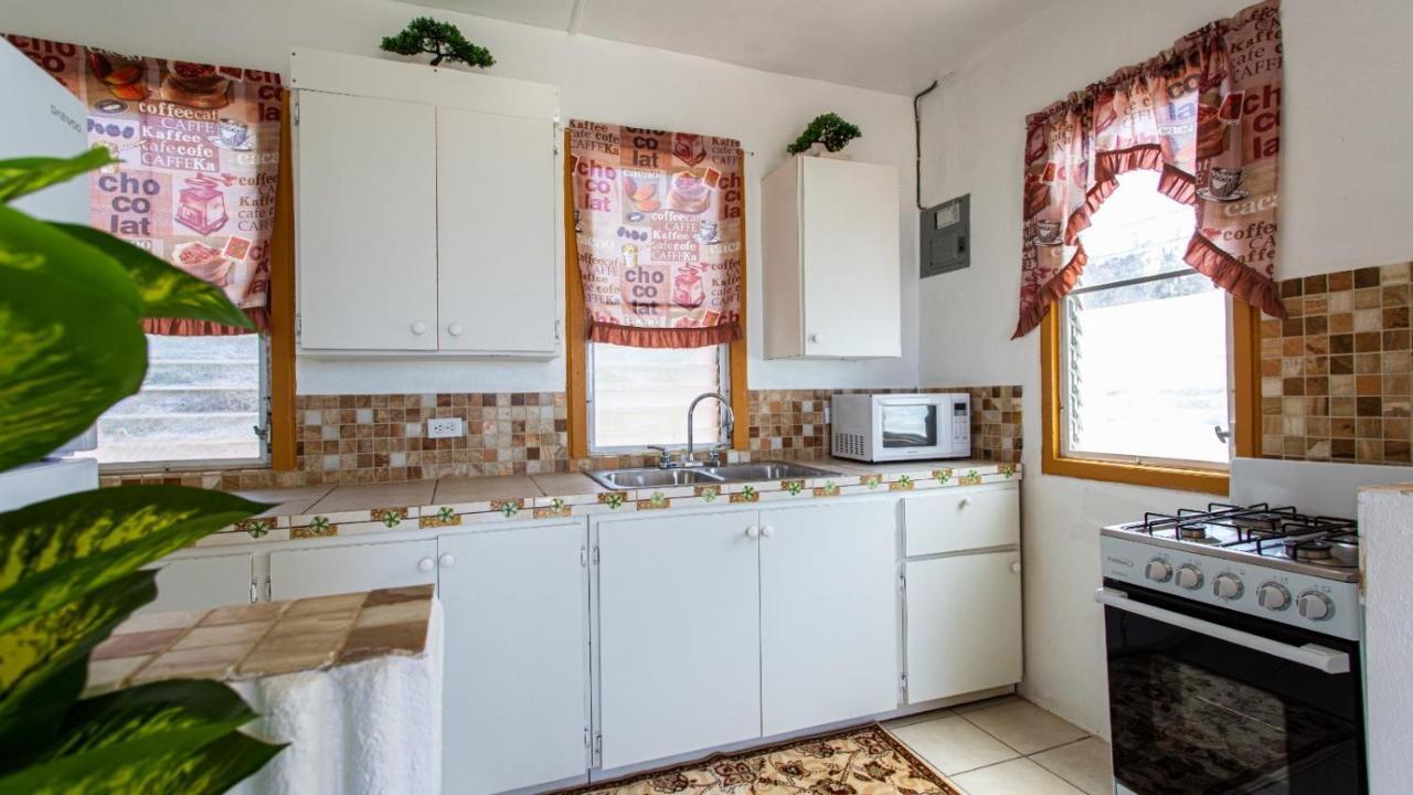Moonlight Cottage East End Village 외부 사진