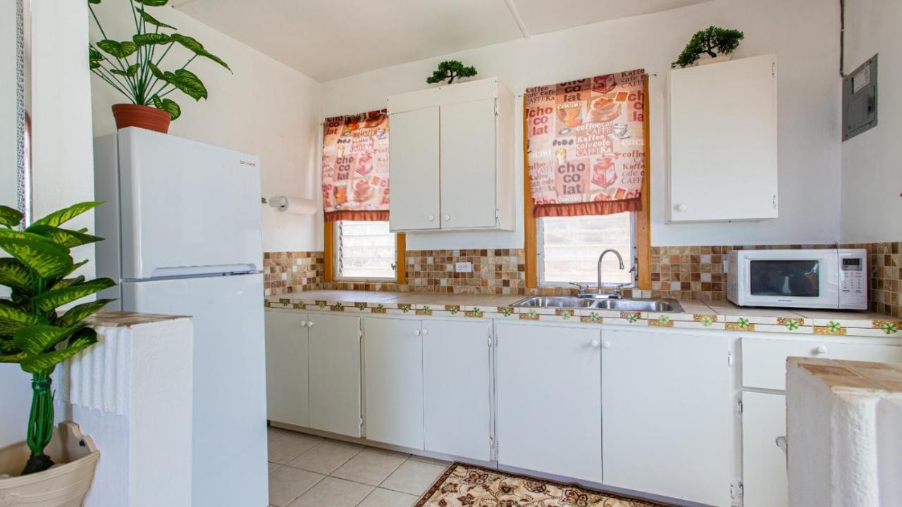 Moonlight Cottage East End Village 외부 사진