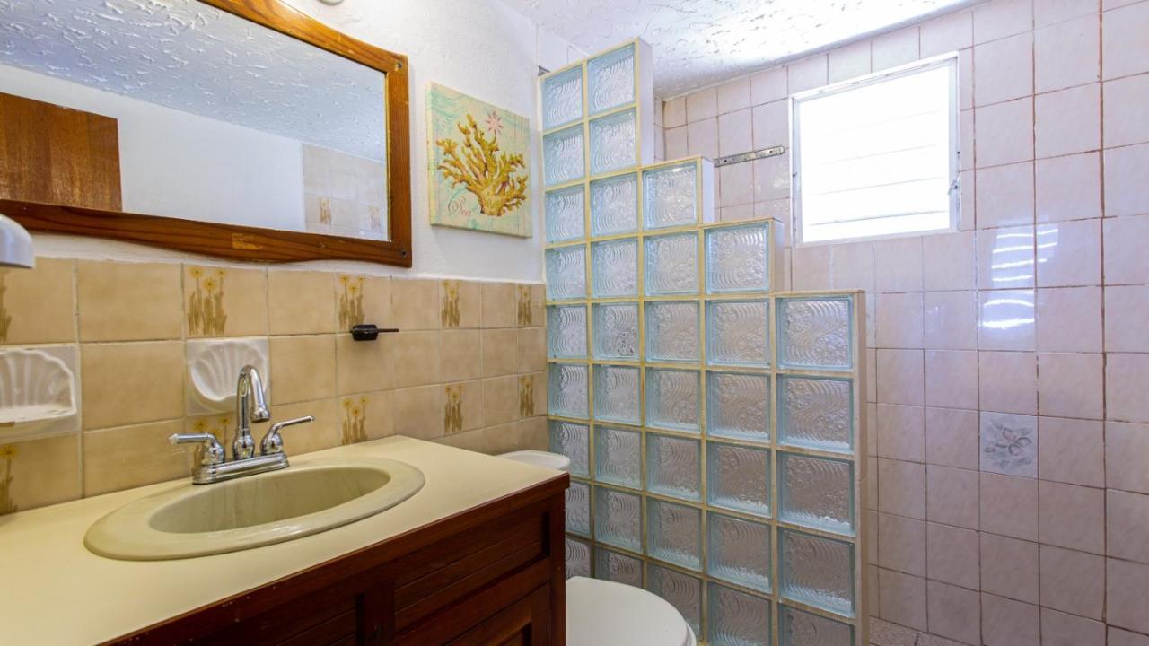 Moonlight Cottage East End Village 외부 사진
